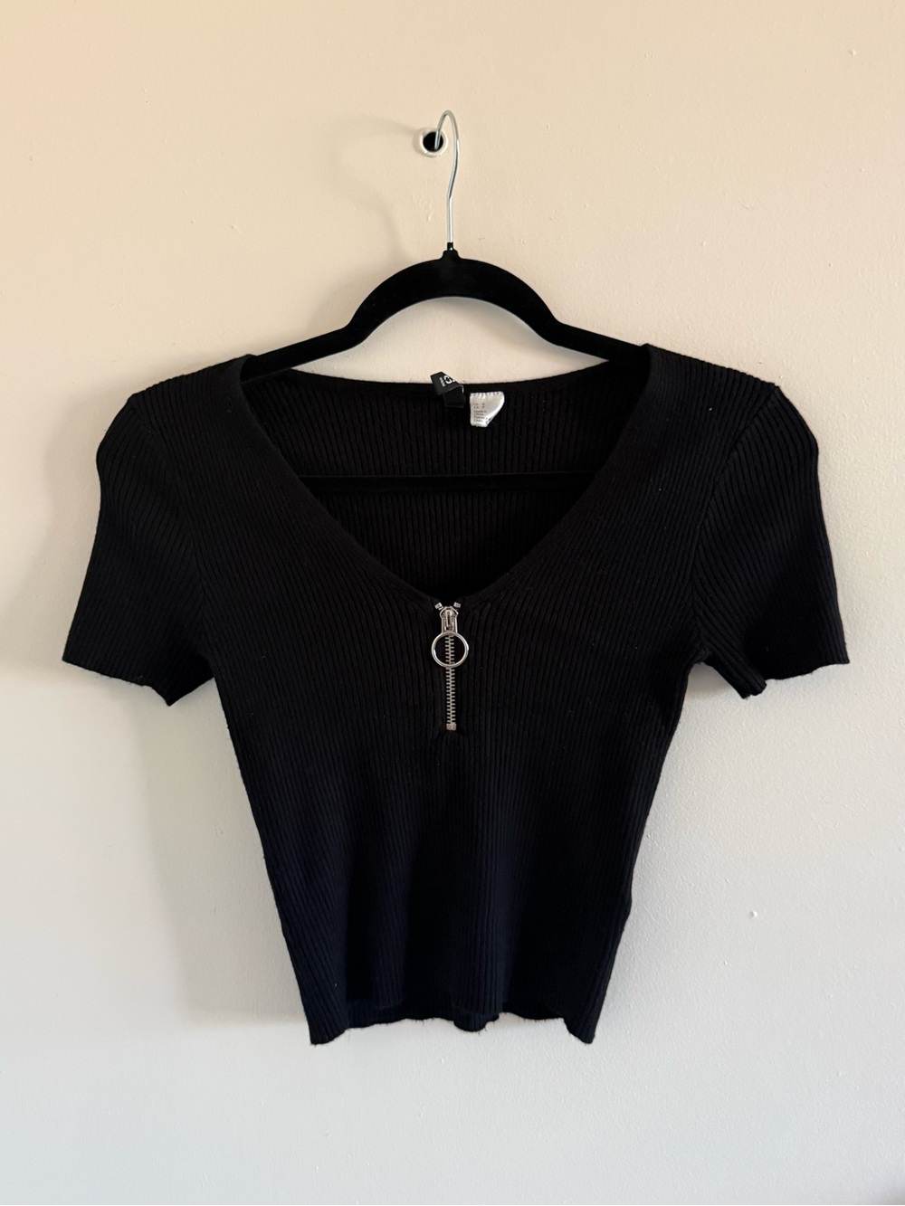Black Ribbed V-Neck Short Sleeve Top with Ring Zip